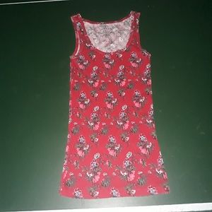 Sleeveless tank top floral design